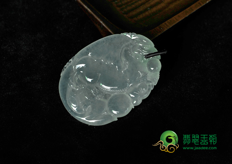 冰种缅甸翡翠飞龙在天挂件