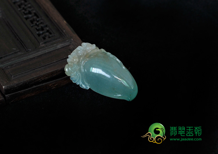 冰种晴水缅甸翡翠福寿桃挂件