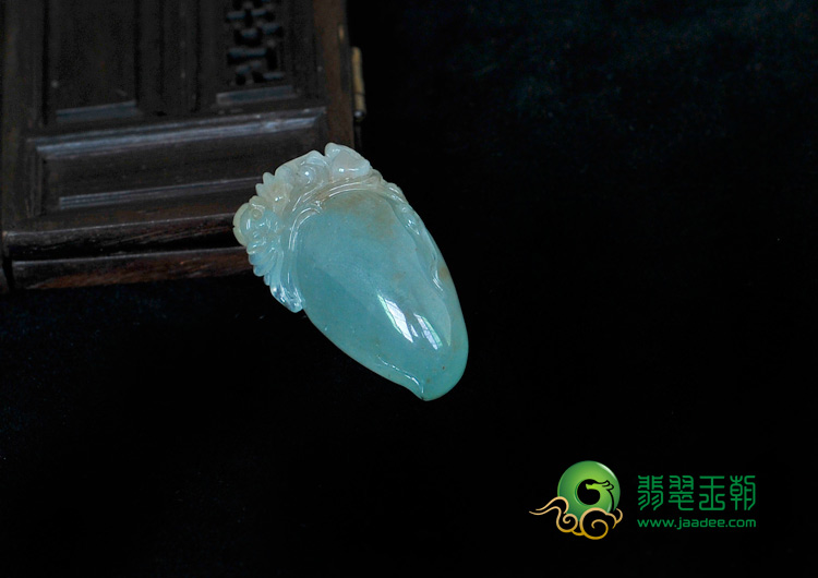 冰种晴水缅甸翡翠福寿桃挂件