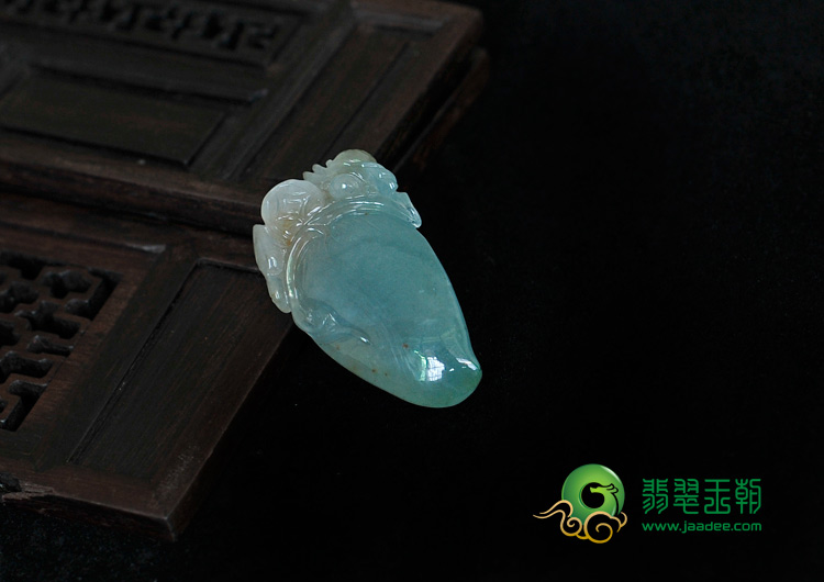冰种晴水缅甸翡翠福寿桃挂件