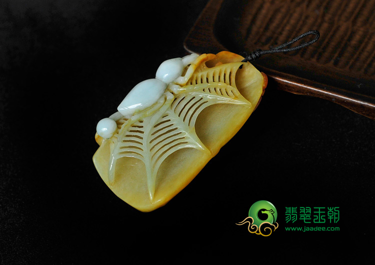 细糯种黄翡缅甸翡翠一网情深挂件