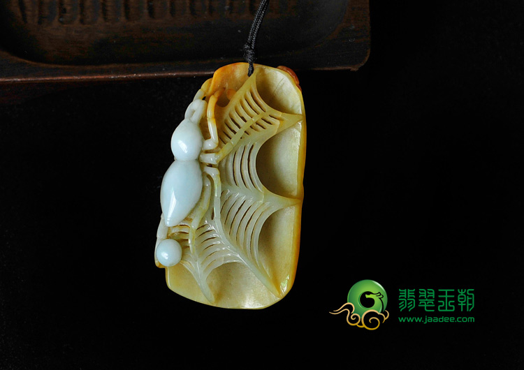 细糯种黄翡缅甸翡翠一网情深挂件
