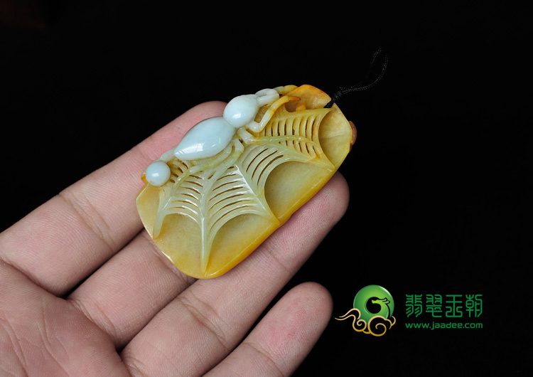 细糯种黄翡缅甸翡翠一网情深挂件