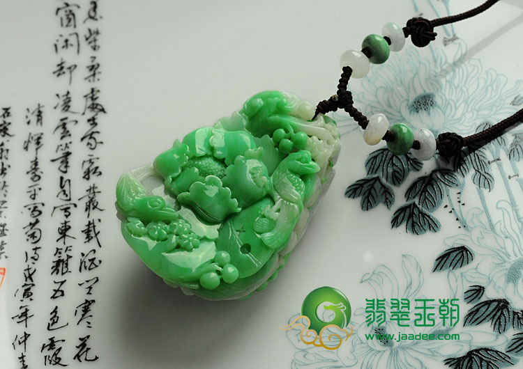 细糯种翠色缅甸翡翠富贵花开挂件
