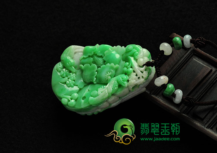 细糯种翠色缅甸翡翠富贵花开挂件