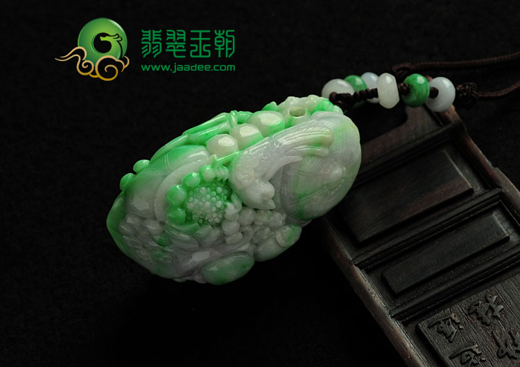 细糯种翠色缅甸翡翠富贵花开挂件