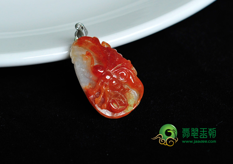 糯冰种红翡缅甸翡翠蝴蝶挂件