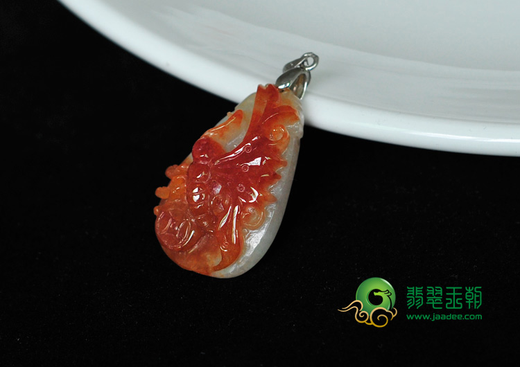 糯冰种红翡缅甸翡翠蝴蝶挂件