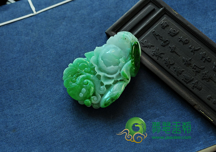 糯冰种翠绿缅甸翡翠花开富贵挂件