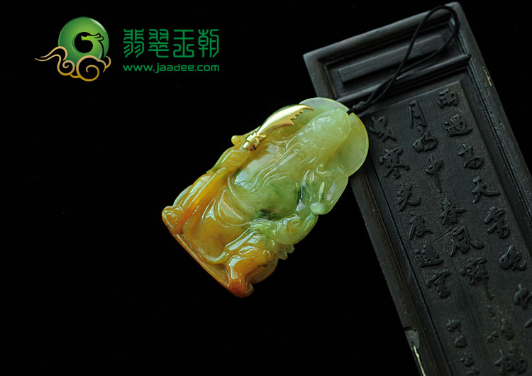 冰种黄翡飘花缅甸翡翠镶金关公挂件