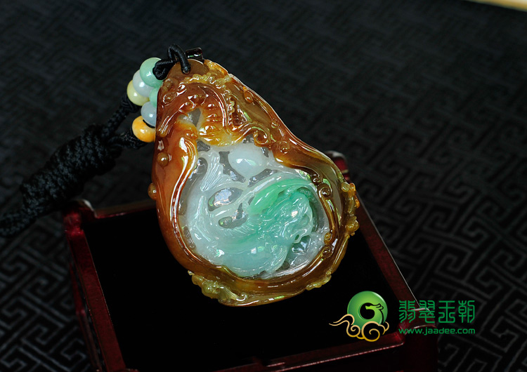 糯冰种三彩缅甸翡翠龙马精神挂件