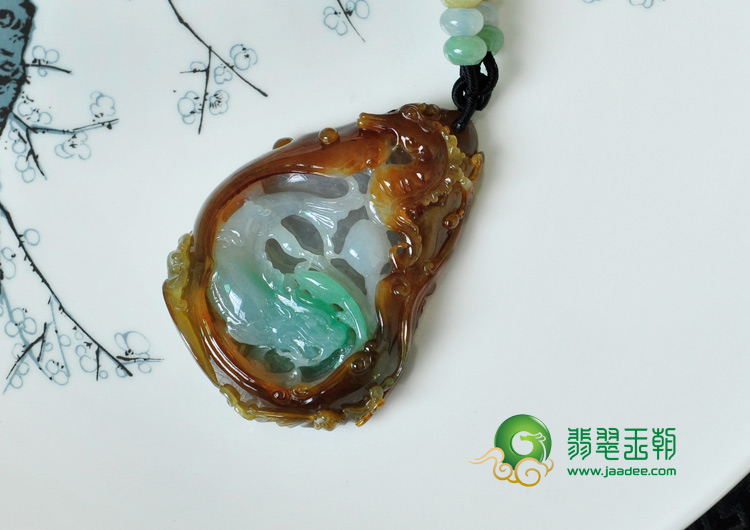 糯冰种三彩缅甸翡翠龙马精神挂件