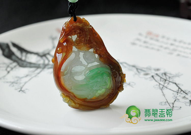 糯冰种三彩缅甸翡翠龙马精神挂件