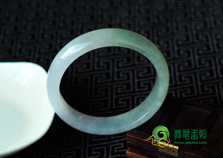 糯冰种晴水淡紫罗兰缅甸翡翠手镯（57.8mm）