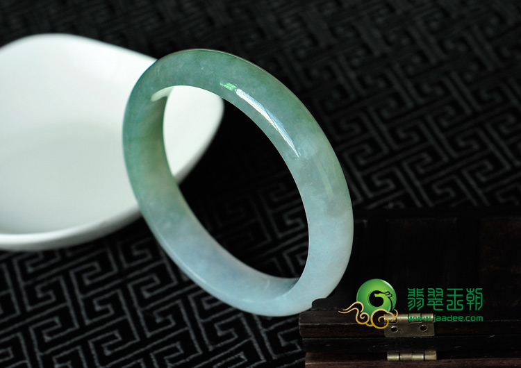 糯冰种晴水淡紫罗兰缅甸翡翠手镯（57.8mm）