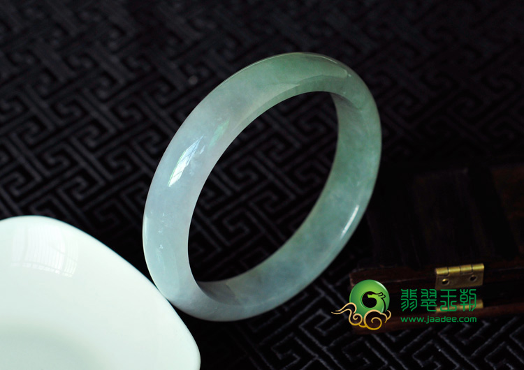 糯冰种晴水淡紫罗兰缅甸翡翠手镯（57.8mm）