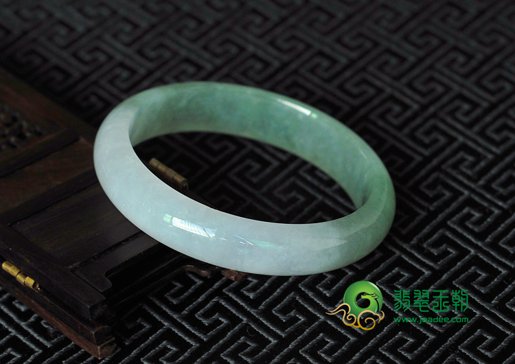 糯冰种晴水淡紫罗兰缅甸翡翠手镯（57.8mm）