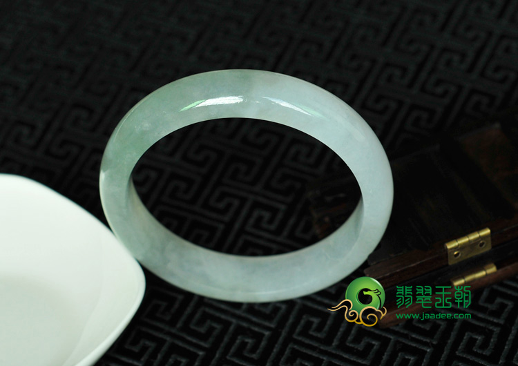糯冰种晴水淡紫罗兰缅甸翡翠手镯（57.7mm）