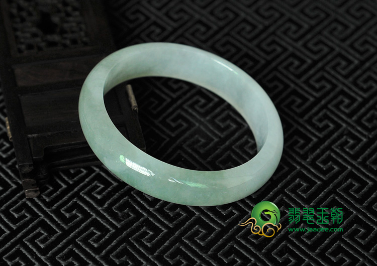 糯冰种晴水淡紫罗兰缅甸翡翠手镯（57.7mm）