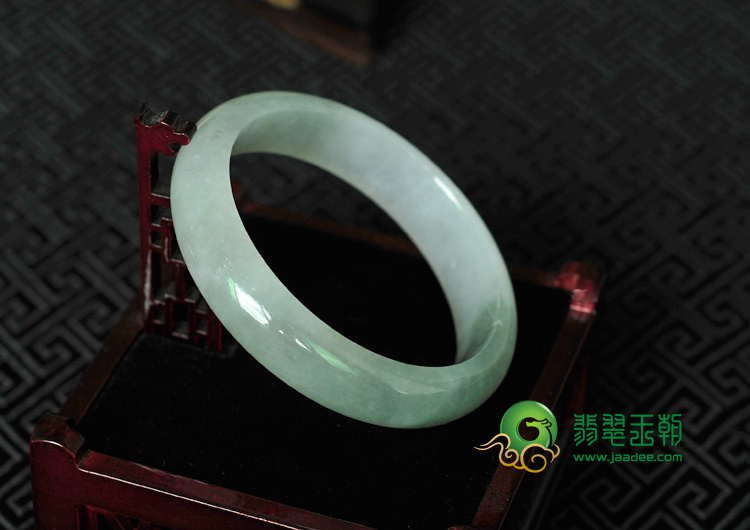 糯冰种晴水淡紫罗兰缅甸翡翠手镯（57.7mm）