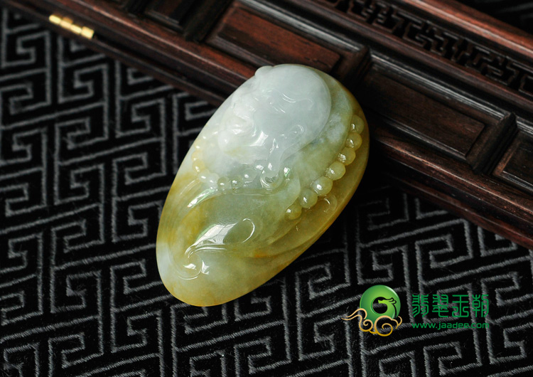 糯冰种黄翡缅甸翡翠“笑面佛头”挂件