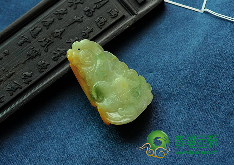 糯冰种黄翡略飘花缅甸翡翠鸟语花香挂件