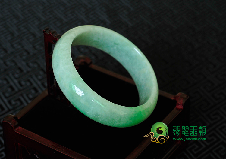 糯冰种飘翠缅甸翡翠手镯（57.7mm）