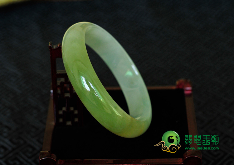 糯冰种黄翡缅甸翡翠手镯（56.6mm）