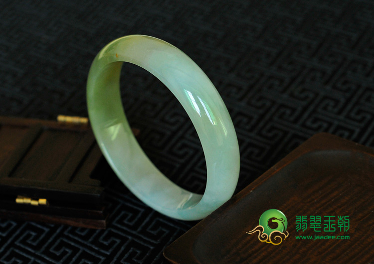糯冰种黄翡缅甸翡翠手镯（56.6mm）
