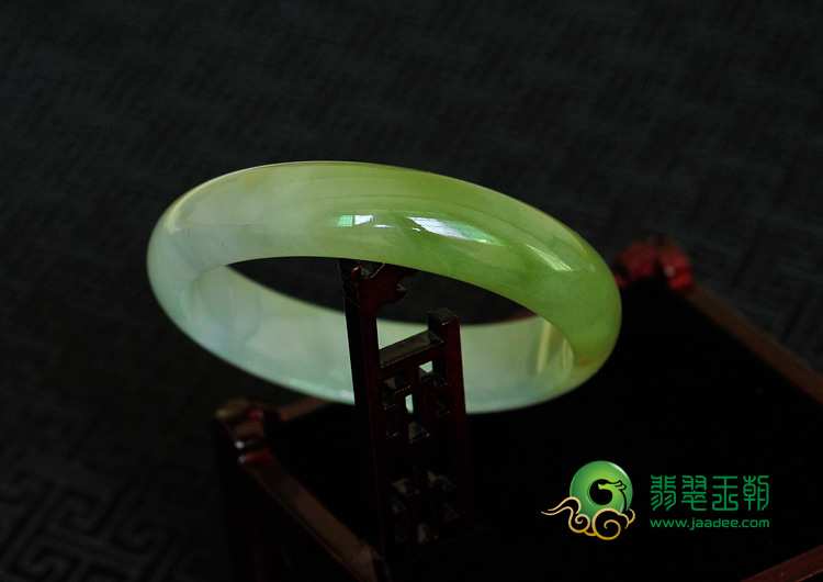 糯冰种黄翡缅甸翡翠手镯（56.6mm）