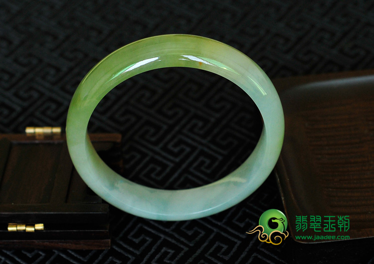 糯冰种黄翡缅甸翡翠手镯（56.6mm）