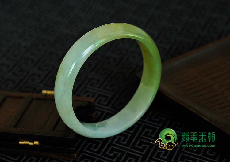 糯冰种黄翡缅甸翡翠手镯（56.6mm）