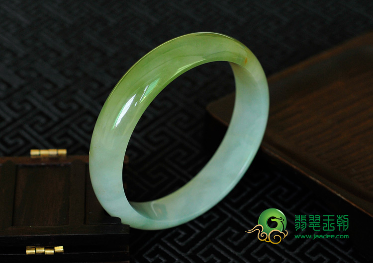 糯冰种黄翡缅甸翡翠手镯（56.6mm）