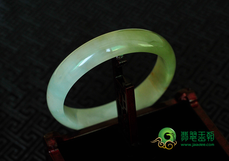 糯冰种黄翡缅甸翡翠手镯（56.6mm）