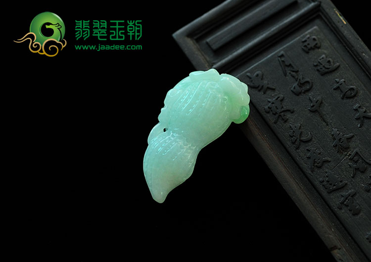 糯冰种晴水飘翠缅甸翡翠花生挂件