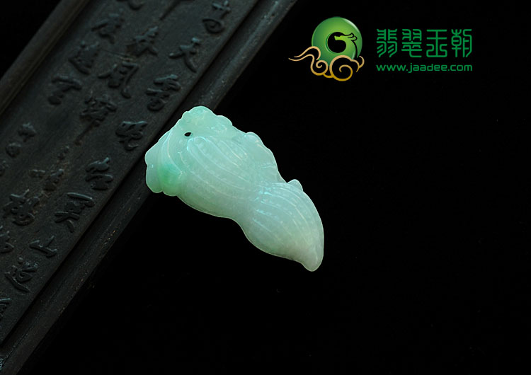 糯冰种晴水飘翠缅甸翡翠花生挂件