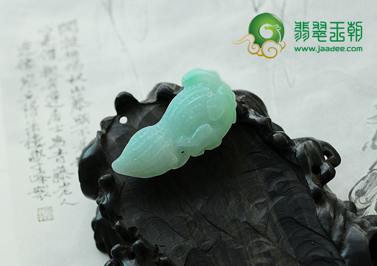 糯冰种晴水飘翠缅甸翡翠花生挂件