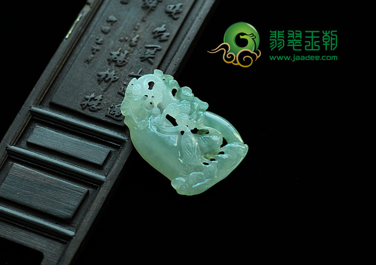 冰种晴水缅甸翡翠喜上眉梢挂件