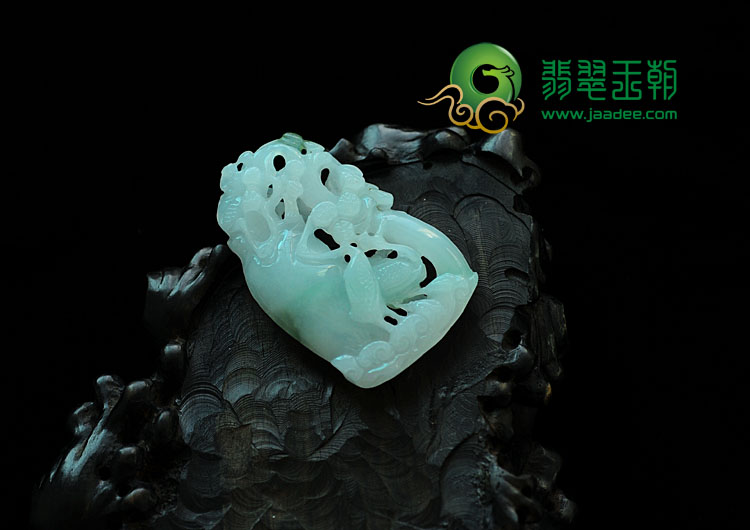 糯冰种翠色缅甸翡翠喜上眉梢挂件