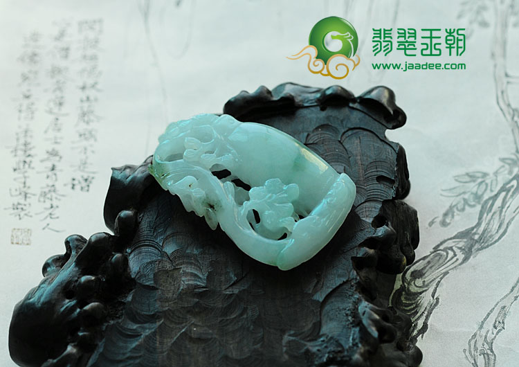 糯冰种翠色缅甸翡翠喜上眉梢挂件