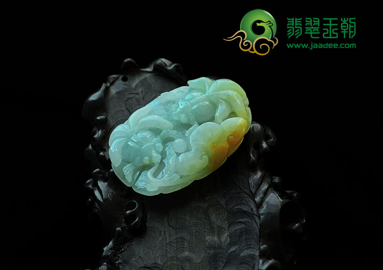 糯冰种三彩缅甸翡翠金鱼挂件