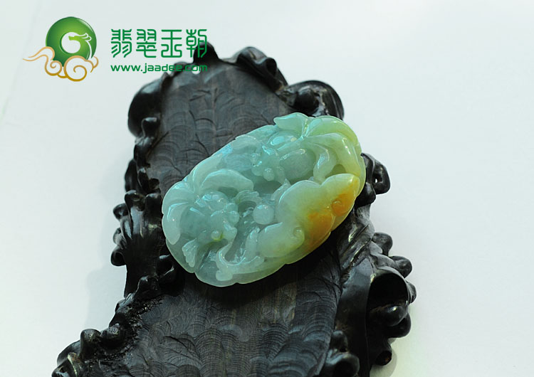 糯冰种三彩缅甸翡翠金鱼挂件