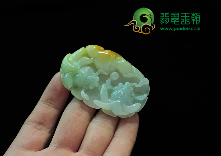 糯冰种三彩缅甸翡翠金鱼挂件