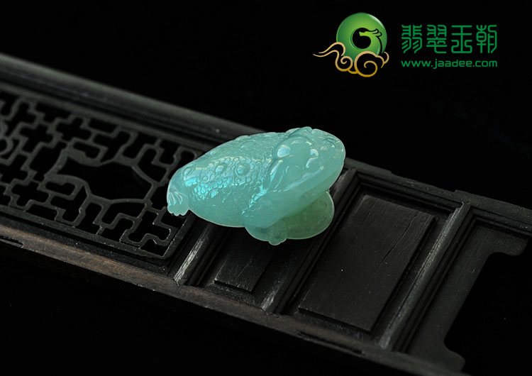 冰种晴水缅甸翡翠金蟾挂件