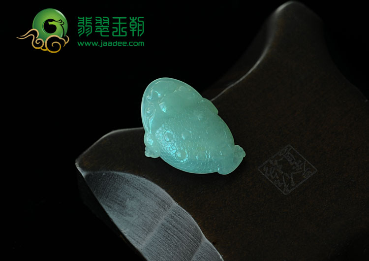 冰种晴水缅甸翡翠金蟾挂件
