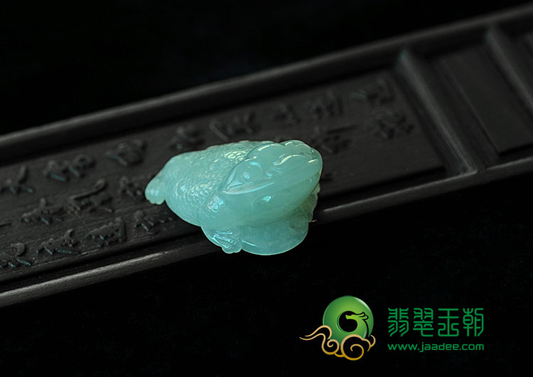 冰种晴水缅甸翡翠金蟾挂件