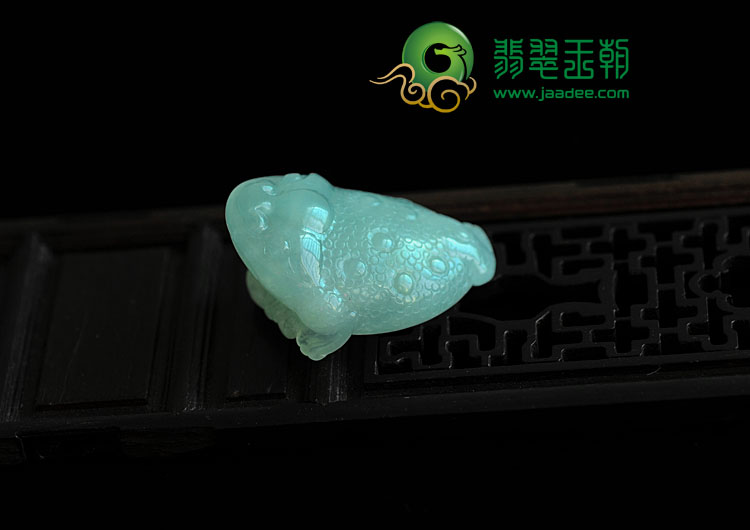 冰种晴水缅甸翡翠金蟾挂件