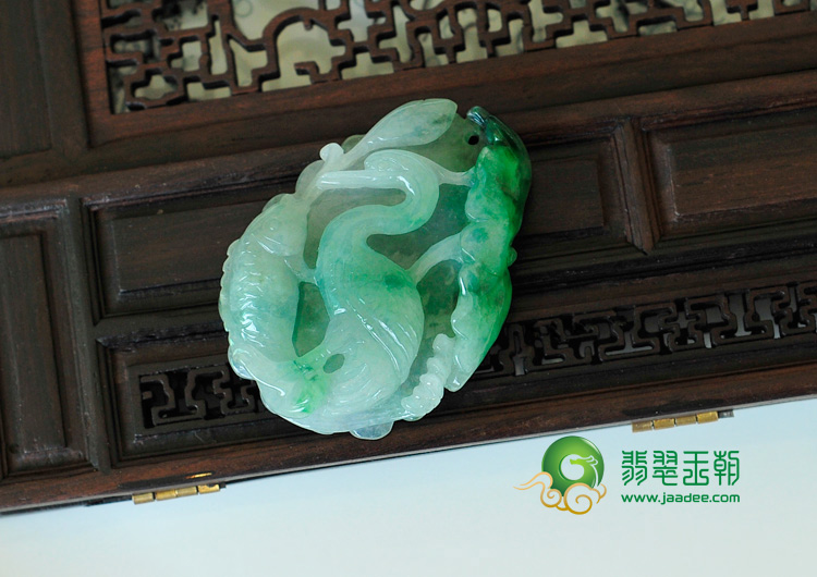 糯冰种飘花缅甸翡翠一路连科挂件