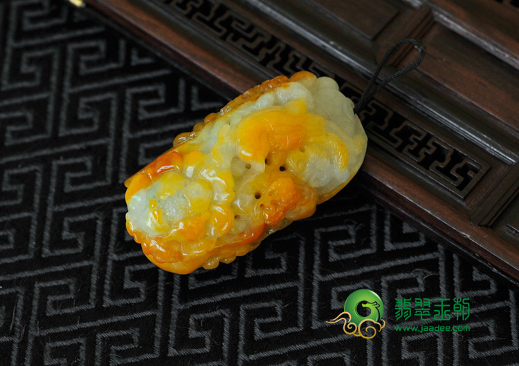 糯冰种黄翡缅甸翡翠富贵花开挂件