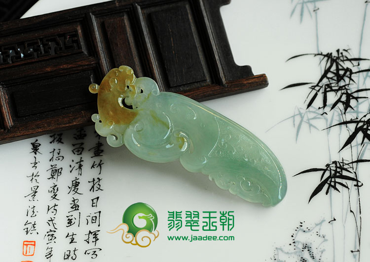 冰种晴水黄翡缅甸翡翠仿古龙刀挂件